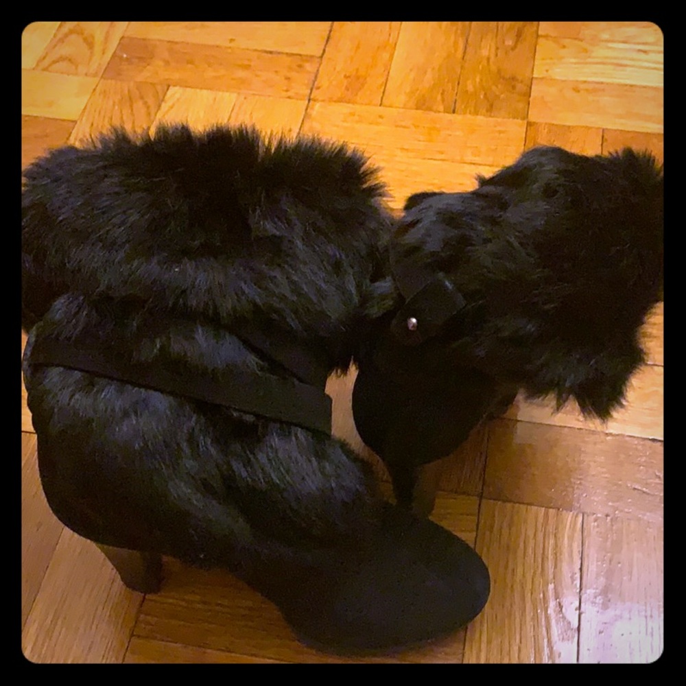 Black fur boots size 5.5